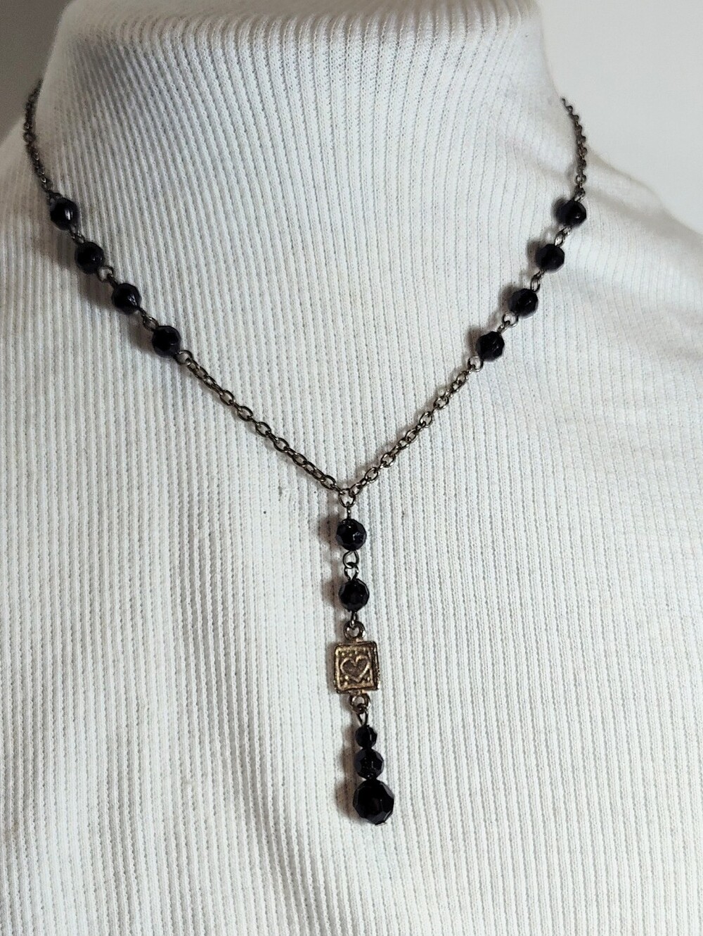 Fashion Jewelry Black Beaded Lariat Necklace with Heart Accent